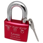 Gravurbeispiel Liebesschloss rot aus Aluminium 50mm mit Ihrer individuellen Gravur
