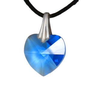 Swarovski-Kristallherz blau mit einer Kordelkette