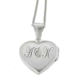 Heart-shaped medallion pendant made of 925 silver that can be opened with an individual engraving