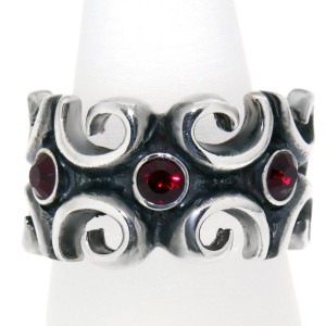 Schwerer Ring aus 925 Sterling Silber, oxidiert, mit Kristallen