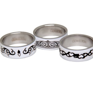 Set Edelstahlringe weiß emailliert mit Tattoo-Motiv