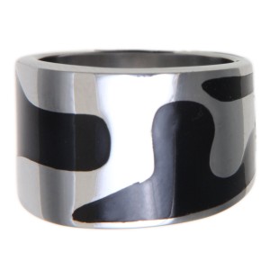 Retro look stainless steel ring with black epoxy design