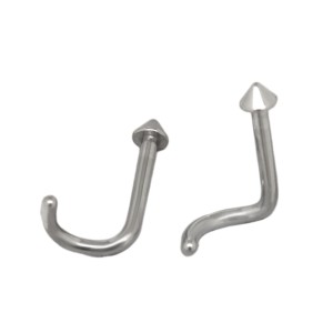 Gebogener Nasenstecker mit einer Stärke von 1,0 mm und einer Spitze von 2,2 mm