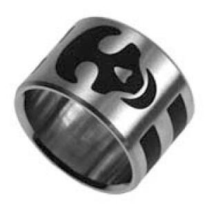 Stahlring mit schwarzem Totenkopf Motiv 092
