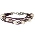 Lederarmband violett mit weißen Süsswasserperlen und silbernen Kunstperlen