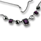 Collier aus Edelstahl mit violetten Kristallen