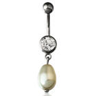 Bauchnabel K&ouml;rperschmuck Piercing mit einer anh&auml;ngenden l&auml;nglichen Kunstperle