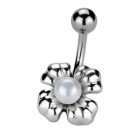 Bauchnabel Piercing mit Silberdesign Blüte und Kunstperle