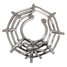 Brustclip aus 925 Sterling Silber mit krabbelnder Spinne in ihrem Netz