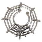 Brustclip aus 925 Sterling Silber mit krabbelnder Spinne in ihrem Netz